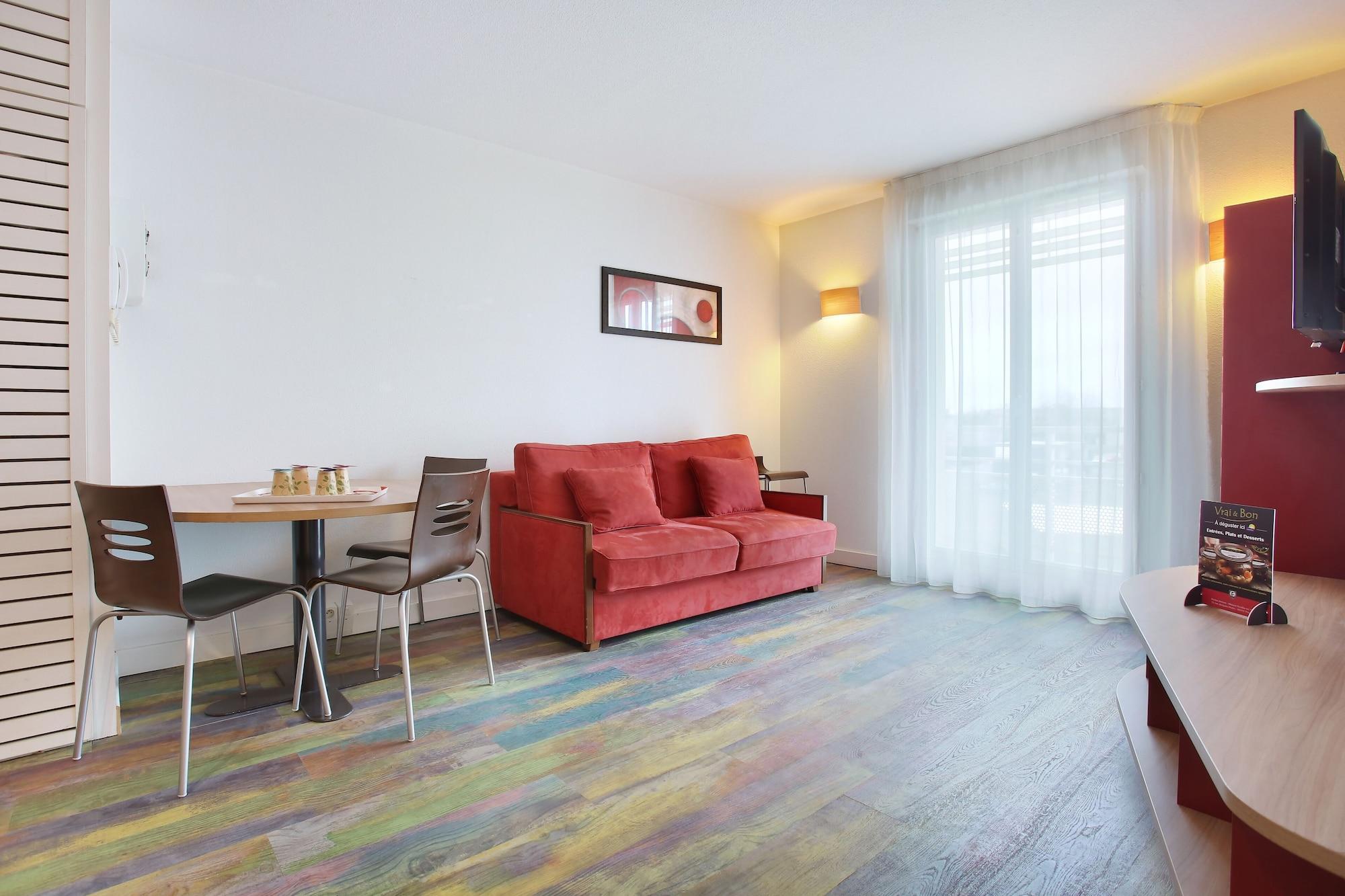 Suite-Home Orleans-Saran Eksteriør billede