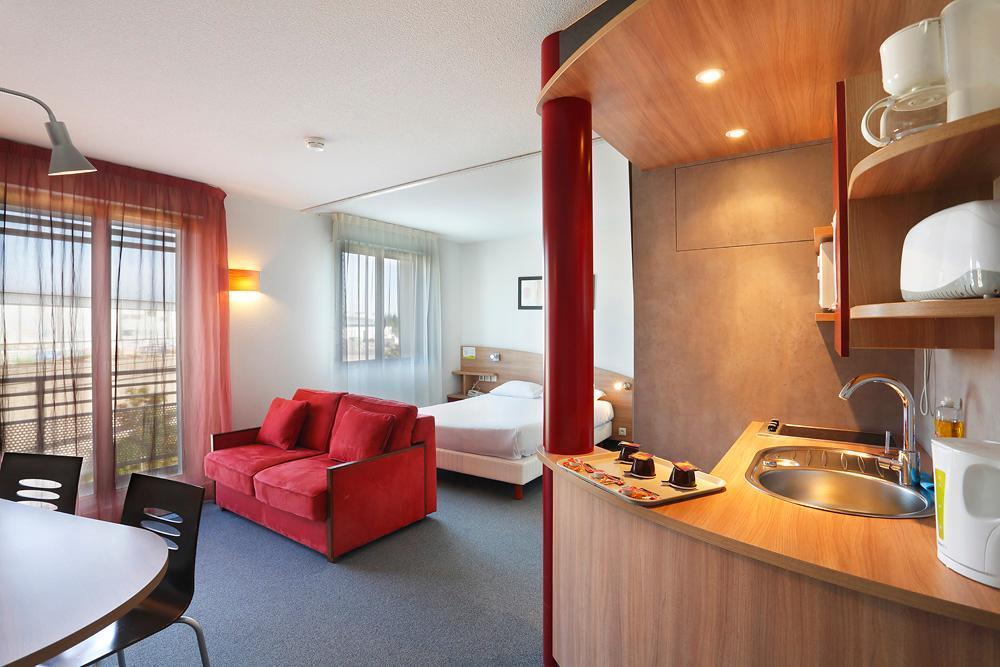 Suite-Home Orleans-Saran Eksteriør billede